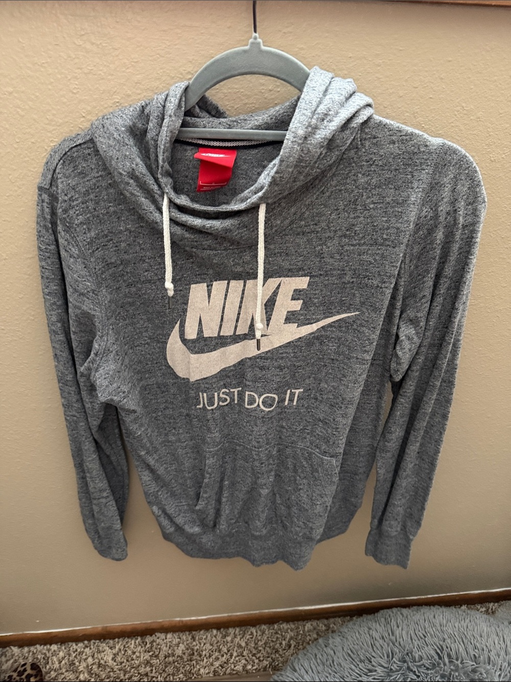 (34)Nike Gray gym vintage Hoodie with White Swoosh